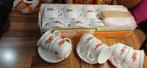 Vintage Arcopal kopjes en schotels met bloemmotief, Huis en Inrichting, Keuken | Servies, Ophalen of Verzenden, Zo goed als nieuw