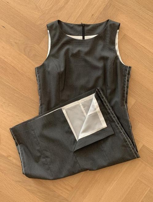Strak aansluitend La Salle jurkje grijs/wit - nieuwstaat., Kleding | Dames, Jurken, Nieuw, Maat 38/40 (M), Grijs, Knielengte, Ophalen of Verzenden