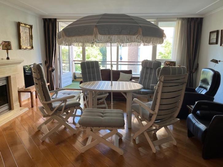 Tuinmeubelset, Tuin en Terras, Tuinsets en Loungesets, Zo goed als nieuw, Tuinset, Kunststof, 4 zitplaatsen, Bijzettafel, Eettafel