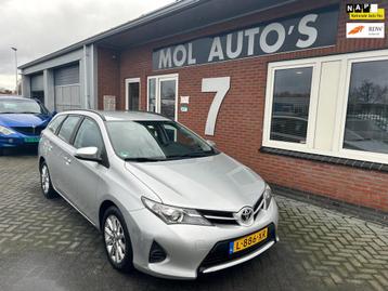Toyota Auris 1.3 Aspiration , Navigatie , APK 06-2026 beschikbaar voor biedingen