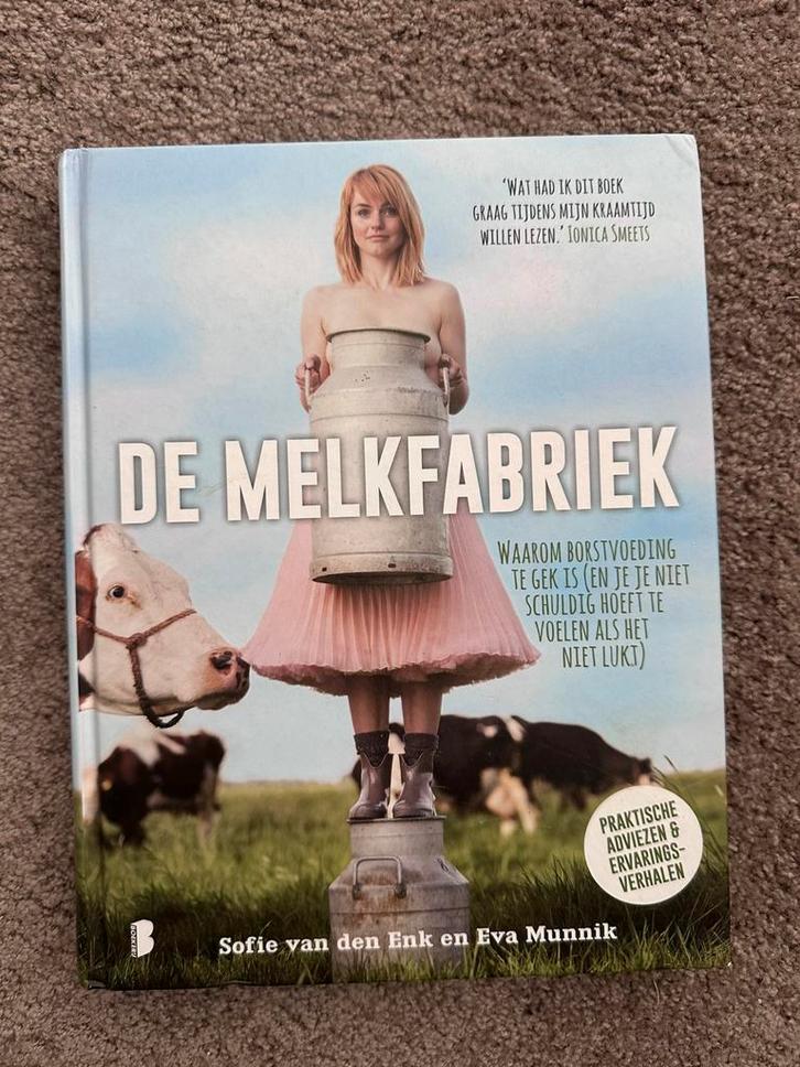 Sofie van den Enk - De melkfabriek, Boeken, Kinderboeken | Baby's en Peuters, Zo goed als nieuw, Ophalen of Verzenden
