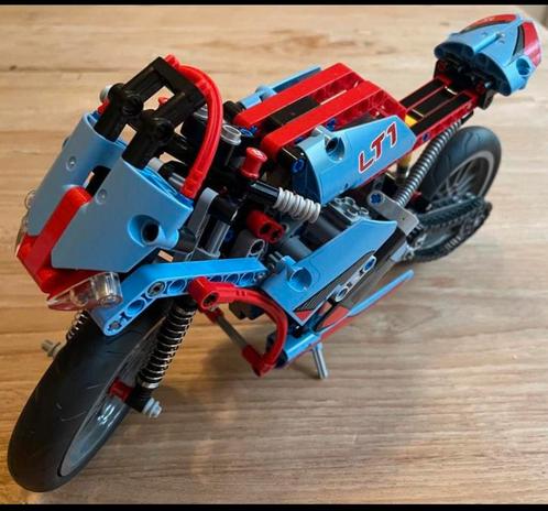 LEGO Technic 42036 - Straatmotor (in uitstekende staat), Hobby en Vrije tijd, Modelauto's | 1:5 tot 1:12, Zo goed als nieuw, Auto