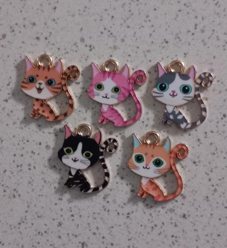 Kat met krul staart metalen bedel "nieuw", Hobby en Vrije tijd, Kralen en Sieraden maken, Nieuw, Bedel, Ophalen of Verzenden