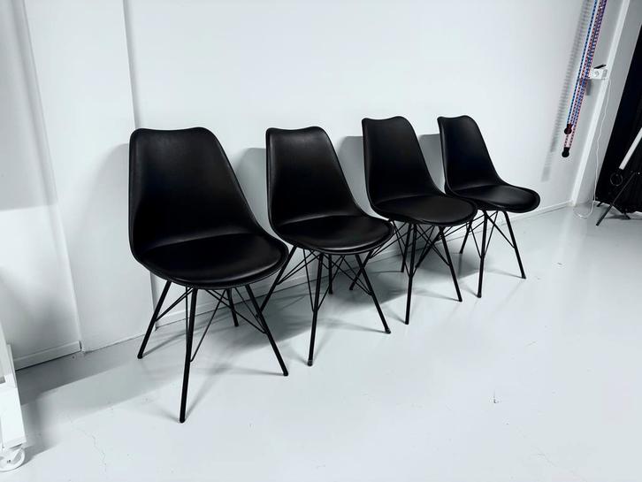 4 stuks - Zwarte Design Stoelen KLARUP Eetkamerstoelen ZGAN, Huis en Inrichting, Stoelen, Zo goed als nieuw, Vier, Kunststof, Zwart