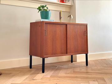 Vintage kastje schuif deur teak jout jaren 50/60/70 beschikbaar voor biedingen
