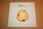 Boek - Flora Plateel - De hoogtijdagen 1954-1961, Antiek en Kunst, Antiek | Keramiek en Aardewerk, Ophalen of Verzenden