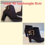 Zwarte enkellaarsjes met hak en gouden gesp - Maat 40, Ophalen of Verzenden, Gedragen, Zwart, Lage of Enkellaarzen