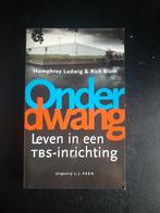 Humphrey ludwig onder dwang €7, Ophalen of Verzenden, Gelezen