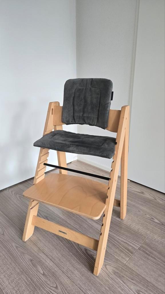 Kidsmill Up Meegroeistoel naturel kleur met kussenset, Kinderen en Baby's, Kinderstoelen, Zo goed als nieuw, Meegroeistoel, Gordel(s)