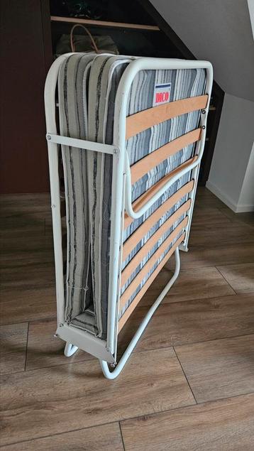 Opklapbaar "logeer" bed beschikbaar voor biedingen