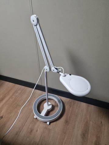 Loup lamp vergrootlamp met LED verlichting – salon beschikbaar voor biedingen