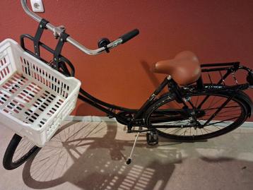 Zwarte Omafiets met Mandje beschikbaar voor biedingen