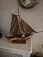 Vintage Modelboot met Zeilboot Figuur, Hobby en Vrije tijd, Modelbouw | Boten en Schepen, Ophalen of Verzenden, Gebruikt