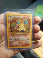 Charizard holo base set 4/102 excellent, Hobby en Vrije tijd, Verzamelkaartspellen | Pokémon, Ophalen of Verzenden, Zo goed als nieuw