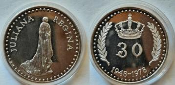 Zilveren penning Juliana Regina 1948-1978 beschikbaar voor biedingen