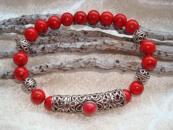 Oorbellen met rood natuursteen, Sieraden, Tassen en Uiterlijk, Oorbellen, Nieuw, Hangers, Overige materialen, Rood, Ophalen of Verzenden