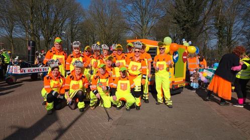 Fleurige carnaval loopgroep met veegwagen 36 persoons, Kleding | Dames, Carnavalskleding en Feestkleding, Gedragen, Ophalen