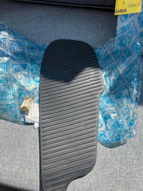 Treeplank Rubber Gilera Runner Oem Nieuw, Fietsen en Brommers, Brommeronderdelen | Algemeen, Zo goed als nieuw, Kap, Ophalen of Verzenden