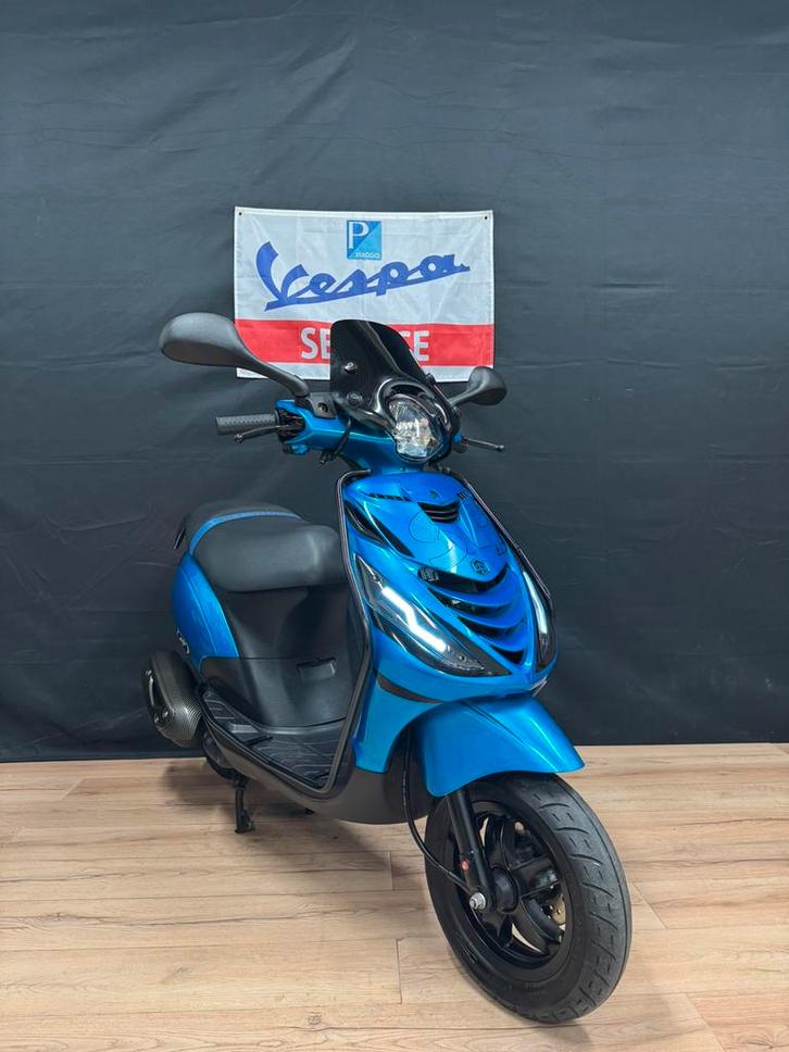 Piaggio Zip 50S | Full option | Carbon | Malossi | Garantie, Fietsen en Brommers, Scooters | Piaggio, Zo goed als nieuw, Zip, Maximaal 45 km/u