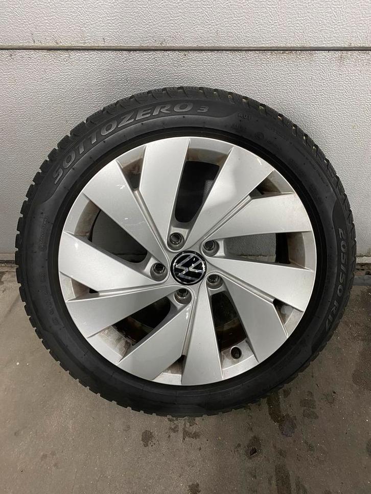 Winterset VW Golf 17 inch Pirelli, Auto-onderdelen, Banden en Velgen, Banden en Velgen, Winterbanden, 17 inch, 205 mm, Personenwagen