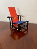 miniatuur Rietveld stoeltje Rood Blauw schaal 1 : 6, Ophalen of Verzenden