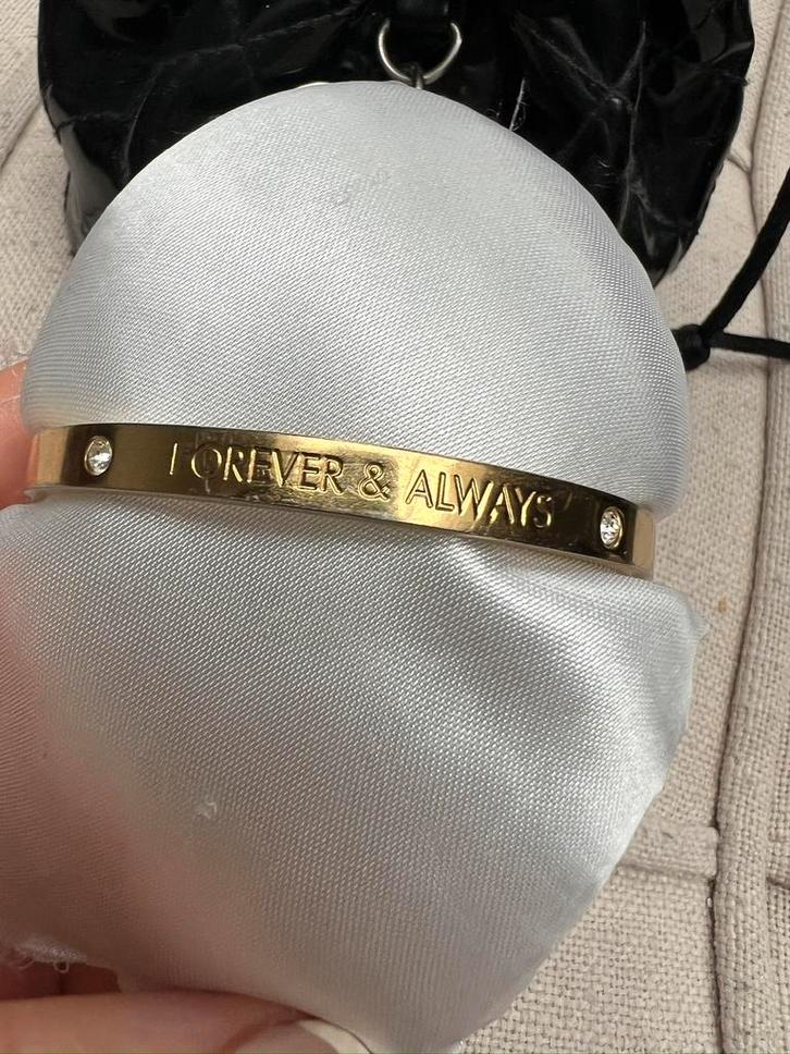 GUESS GOLD PLATED GOUDEN SLAVEN ARMBAND LEREN OPBERG ZAK, Sieraden, Tassen en Uiterlijk, Armbanden, Zo goed als nieuw, Overige materialen