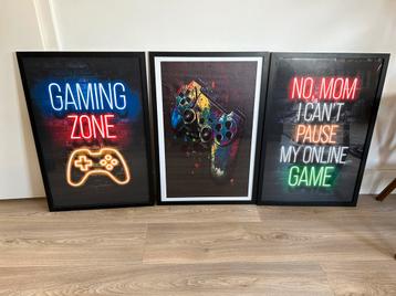 3 leuke game posters in zwarte houten lijst (prj) beschikbaar voor biedingen