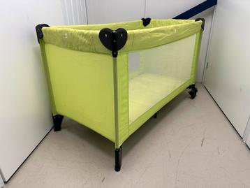 Groen Campingbedje beschikbaar voor biedingen