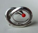 Jaren '50 Kordes & Lichtenfels zilveren broche: bloedkoraal, Ophalen of Verzenden, Zilver, Broche, Met edelsteen