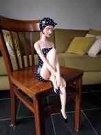 Nautisch beeld, Retro dame in blauw badpak, Ophalen of Verzenden, Nieuw, Mens