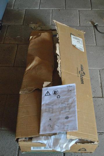 Kastje, hout , 2x la, nieuw in de doos, 80 bij 93 bij 40 cm beschikbaar voor biedingen