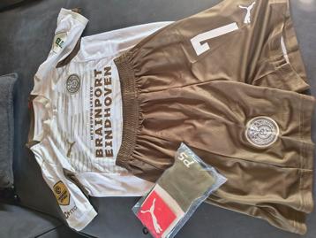 PSV 3E Tenue maat S 1 op voorraad beschikbaar voor biedingen