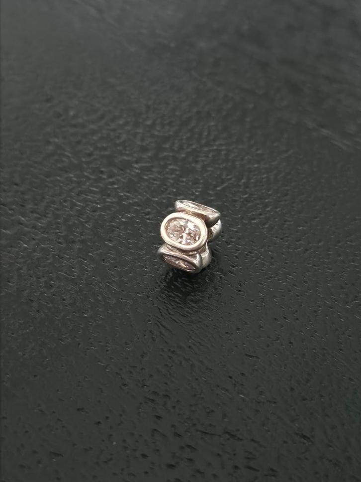Pandora bedel met transparante zirkonia's, Sieraden, Tassen en Uiterlijk, Bedels, Zo goed als nieuw, Pandora, Zilver, Ophalen of Verzenden