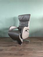 Nette grijze leren relax fauteuil / relax stoel op draaivoet, Huis en Inrichting, Fauteuils, Ophalen, Minder dan 75 cm, Zo goed als nieuw
