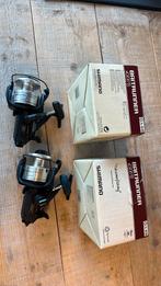 2 Shimano Baitrunner 4500B ZGAN, Watersport en Boten, Hengelsport | Karpervissen, Ophalen, Zo goed als nieuw, Molen