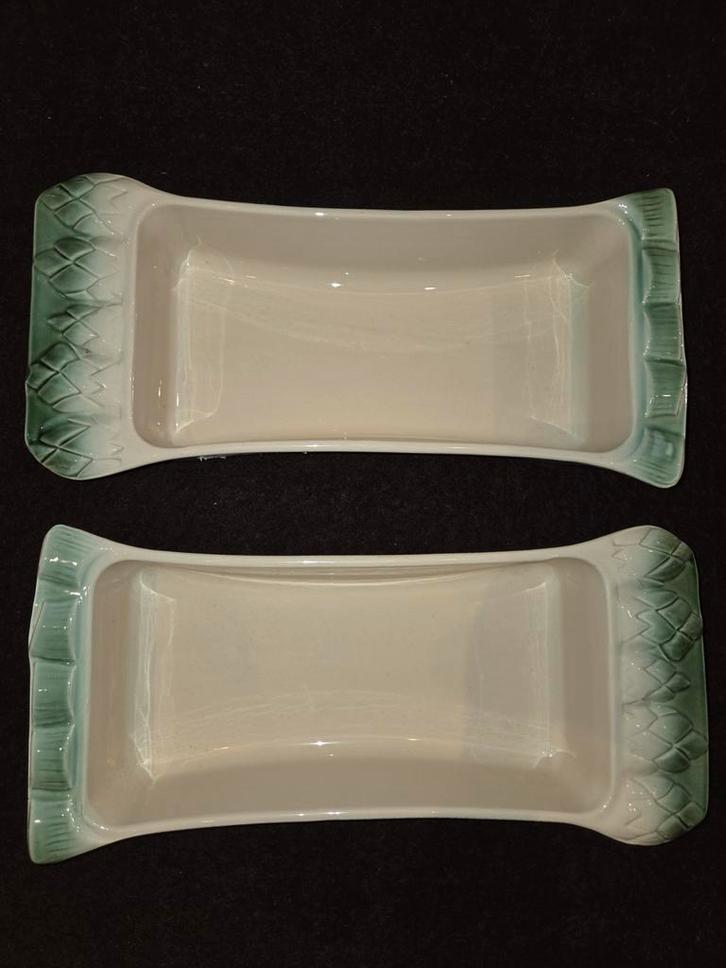 2x Bretonse Majolica Aspergeschalen BCI, Huis en Inrichting, Woonaccessoires | Schalen en Manden, Gebruikt, Schaal, Rechthoekig