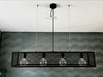 Industriële zwarte metalen hanglamp beschikbaar voor biedingen