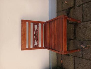 4 teakhouten stoelen. beschikbaar voor biedingen