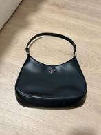 Prada cleo tas, Ophalen