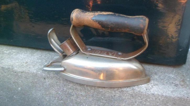 Vintage AEG strijkijzer strijkbout 220 volt, Antiek en Kunst, Antiek | Gereedschap en Instrumenten, Ophalen of Verzenden