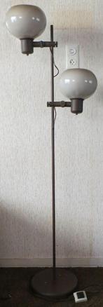 Vintage staande lamp, stang met 2 bolle kappen. Verstelbaar, Ophalen, Gebruikt, Vintage, Metaal