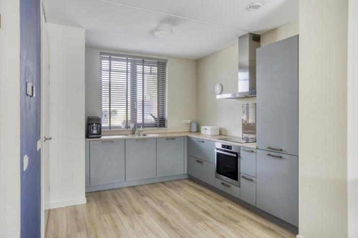 Complete keuken 2,56 x 3,10m - staalgrijs, Huis en Inrichting, Keuken | Complete keukens, Zo goed als nieuw, Hoekkeuken, Grijs