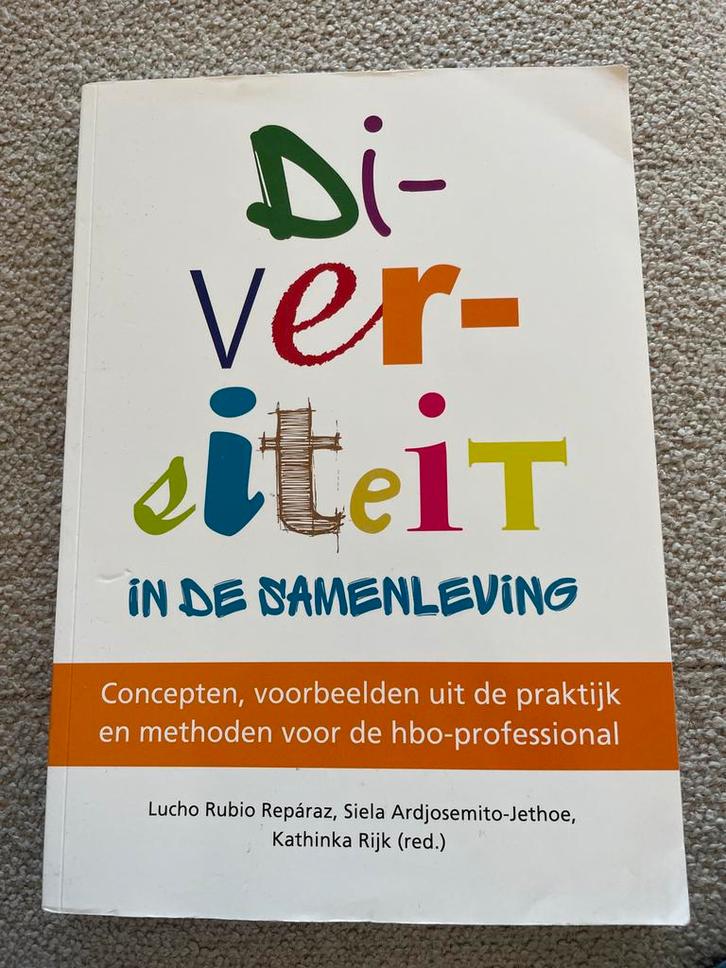 Diversiteit in de samenleving - HBO, Boeken, Studieboeken en Cursussen, Gelezen, HBO, Alpha, Ophalen of Verzenden