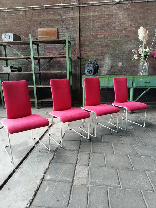 Vintage Hennie de Jong Eetkamerstoelen - Jaren '70, Huis en Inrichting, Stoelen, Gebruikt, Vier, Metaal, Stof, Rood, Ophalen
