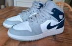 Air Jordan Mid schoenen - Maat 36, Air Jordan, Ophalen of Verzenden, Zo goed als nieuw, Jongen of Meisje