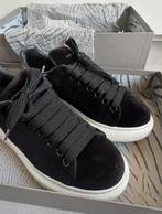 Alexander McQueen suede sneakers zwart, Ophalen, Zo goed als nieuw, Zwart, Sneakers of Gympen