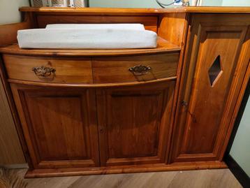 Antieke Commode met Opstaande Rand beschikbaar voor biedingen