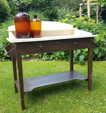 Brocante tafel/wastafel/sidetable hout, oud beschikbaar voor biedingen