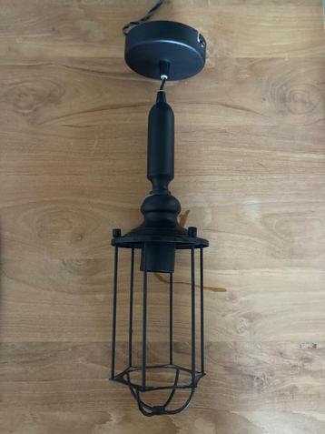 Industriele hanglamp, zwart metaal beschikbaar voor biedingen