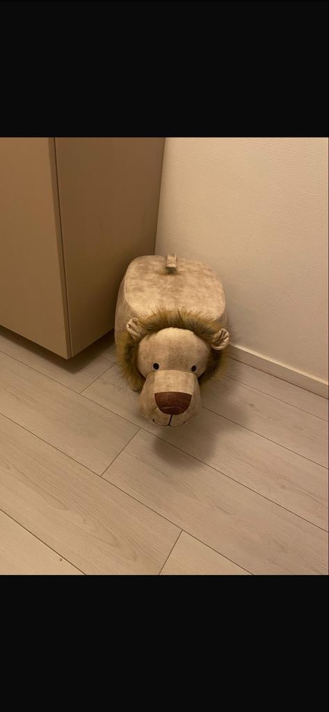 Leuke Leeuwen Kruk - Kinderkamer Decoratie, Huis en Inrichting, Banken | Voetenbanken en Poefen, Zo goed als nieuw, Minder dan 50 cm